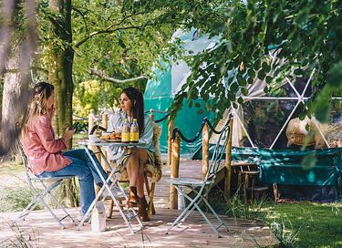 Prive glamping dome met hottub in natuur - 23