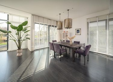 Maison moderne avec ponton au bord de l'eau - 8