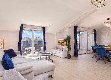 Spacious apartment with sea view and balcony - 9