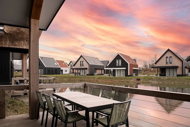 Vacation house (8p) with terrace on the water - 1