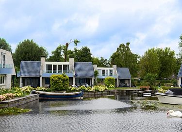 Spacious water villa for families - 25