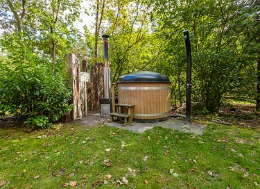 Wellness-Hütte mit Sauna und Whirlpool im Wald - 2