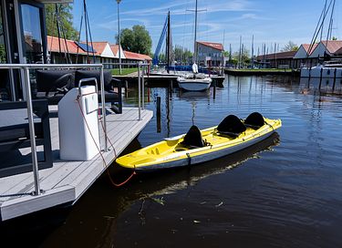Houseboat op het water met mooi uitzicht  - 25