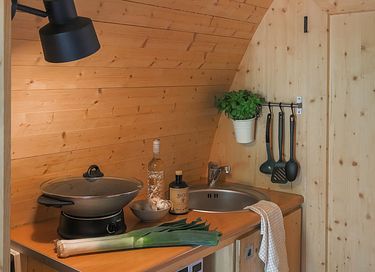 Gemütliche Hütte mit Außendusche im Wald - 11