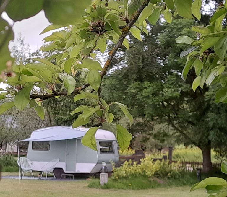 Belle caravane rétro en Frise - 1
