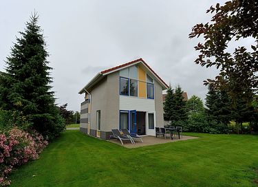 Waterfront home in the northern Netherlands - 1