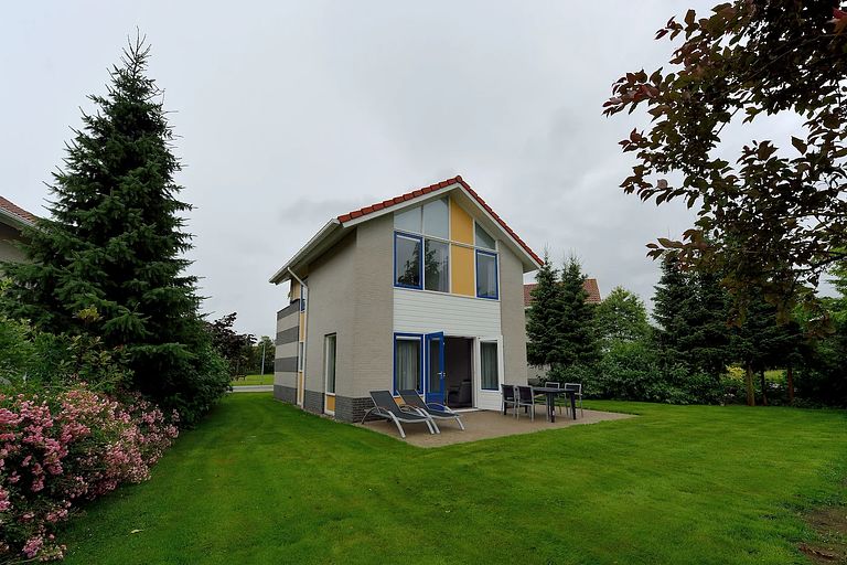 Waterfront home in the northern Netherlands - 1