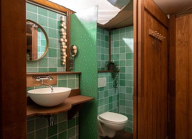 Luxury glamping lodge at versatile campsite - 5