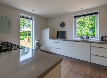 Detached villa with fenced garden - 9