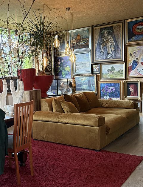 Artsy apartment with hot tub - 5
