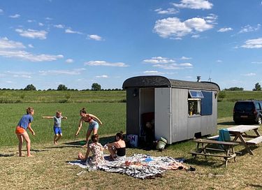 Pipowagen in een landelijke omgeving  - 1