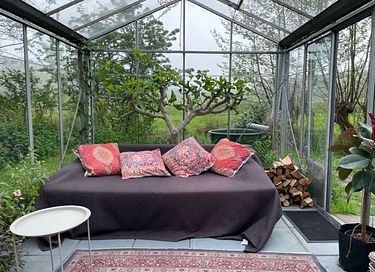 Spend the night in an orangery with hot tub - 22