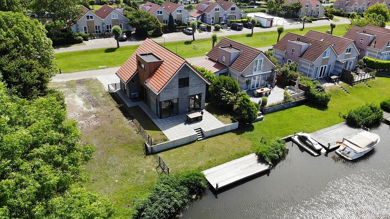 Spacious house on park near the IJsselmeer - 1