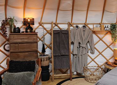 Luxe yurt met houtkachel en privé sanitair - 15