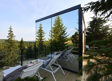 Uniek spiegelhuis met hottub in Noorwegen
