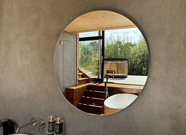 Slapen in een 'hooischuur' met privé wellness - 11