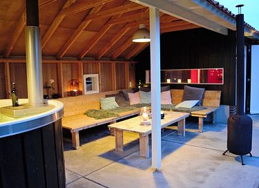 Holiday home with covered outdoor wellness - 27