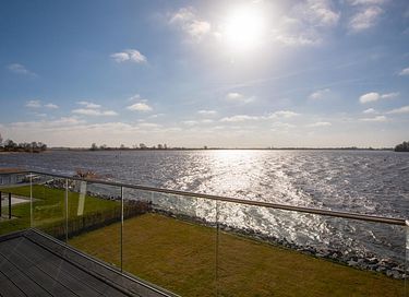 Exclusief genieten in Friesland met uitzicht - 44