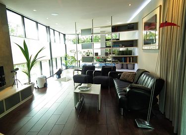 Belle péniche au design contemporain - 7