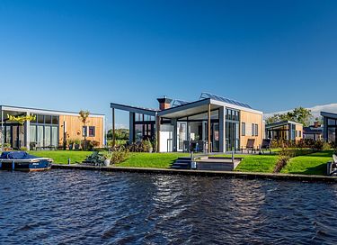 Bungalow (4p.) in vacation park by the water