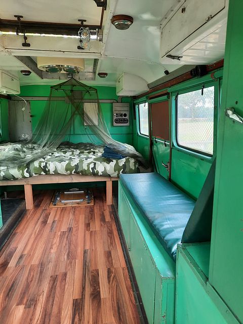 Slapen in een oude militaire operatiewagen  - 4