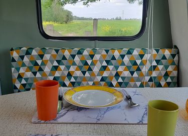 Belle caravane rétro en Frise - 8