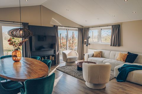 Luxury holiday home with its own hot tub - 5
