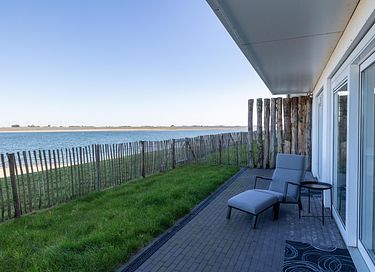 Spacious apartment with sea view