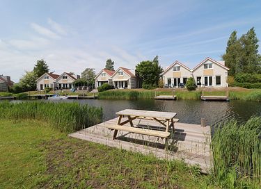 Detached waterfront bungalow - 31