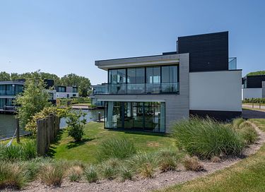 Waterfront villa on Lake Veere - 2