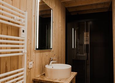 Stilvolle Lodge aus Holz für 4 Personen - 11