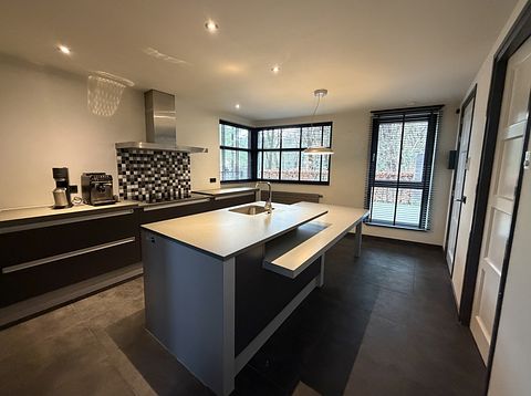 Spacious family home on the edge of the woods - 4