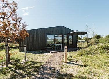 Tiny house in walking distance of beach & sea