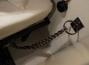 Cellule d'un ancien garde-champêtre dans un hôtel-boutique - 1