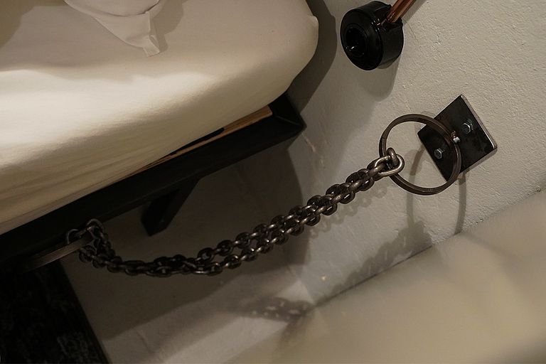 Cellule d'un ancien garde-champêtre dans un hôtel-boutique - 1