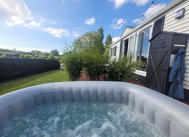 Logement de vacances avec jacuzzi au bord de l'eau - 23
