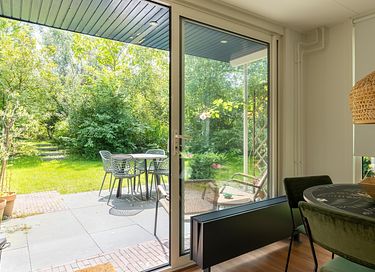 Bungalow with a covered patio in Zeeland - 4