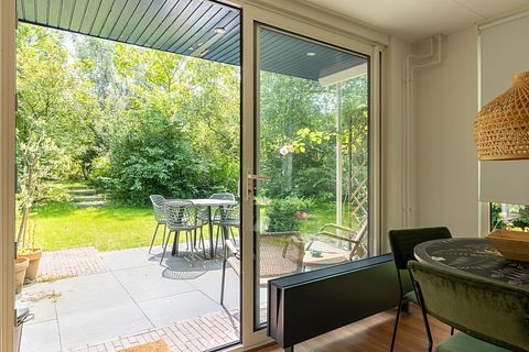 Bungalow with a covered patio in Zeeland - 4