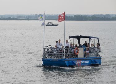 Tent on floating terrace on Veluwe Lake - 11