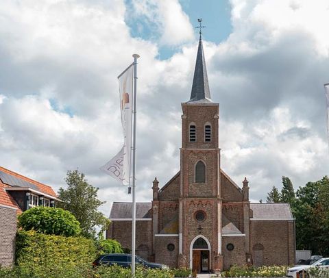 Unique hotel in a beautiful neo-Gothic church - 2