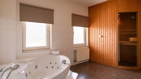 Geräumige Ferienwohnung mit Wellnessbereich - 2