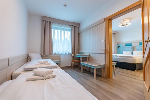 Chambre de luxe à 4 personnes dans un parc près d'un lac - 5