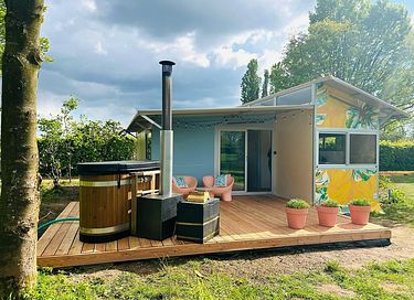 Maison colorée avec hottub privé