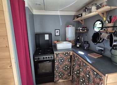 La hutte et son dôme au bord de l’étang  - 5