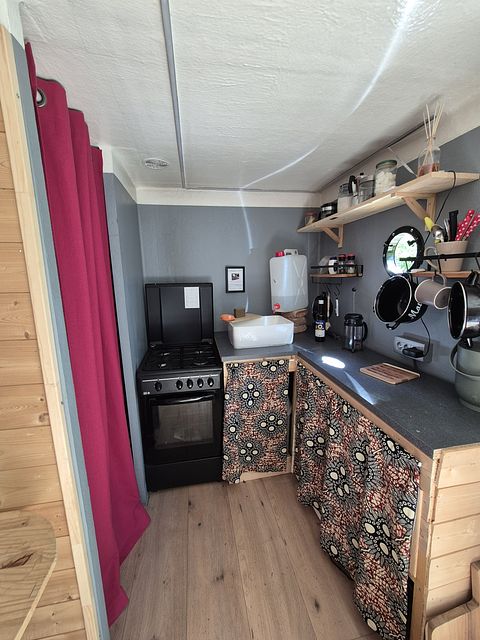 La hutte et son dôme au bord de l’étang  - 5