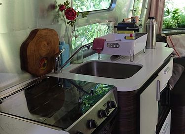 Authentieke Airstream caravan in het bos - 4