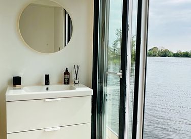 Unieke waterbeleving op luxe woonboot - 16