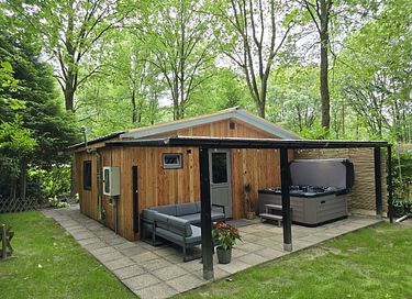 Tiny Lodge met privé jacuzzi - 16