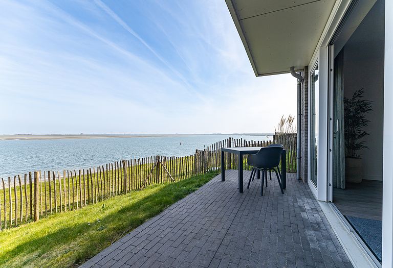 Wohnung mit Terrasse am Wasser - 1
