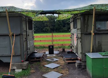 Slapen in een oude militaire operatiewagen  - 6